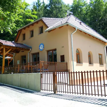 Πανσιόν Penzion Pod Kartouzkou 3*